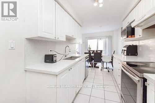 5816 Gant Crescent E, Mississauga (East Credit), ON - Indoor Photo Showing Kitchen With Double Sink