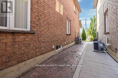 5816 Gant Crescent E, Mississauga (East Credit), ON - Outdoor With Exterior