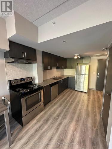 B03 - 275 Larch Street, Waterloo, ON - Indoor Photo Showing Kitchen