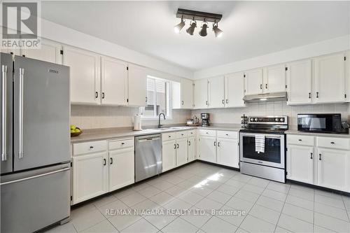 9 Culligan Crescent, Thorold (Confederation Heights), ON - Indoor Photo Showing Kitchen