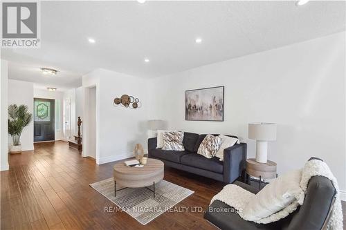 9 Culligan Crescent, Thorold (Confederation Heights), ON - Indoor Photo Showing Living Room