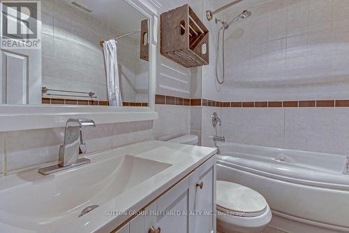 90 Delaware Street, London, ON - Indoor Photo Showing Bathroom