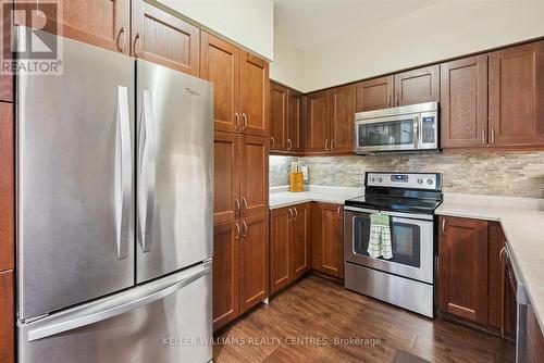 301 - 400 William Graham Drive, Aurora, ON - Indoor Photo Showing Kitchen With Stainless Steel Kitchen