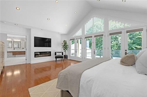 2642 Bluffs Way, Burlington, ON - Indoor Photo Showing Bedroom