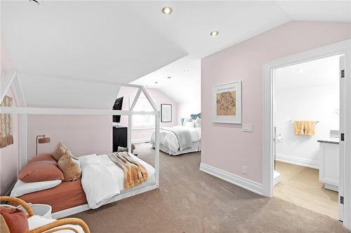 2642 Bluffs Way, Burlington, ON - Indoor Photo Showing Bedroom