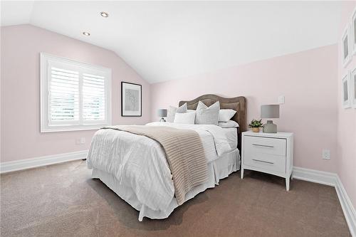 2642 Bluffs Way, Burlington, ON - Indoor Photo Showing Bedroom