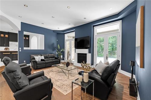 2642 Bluffs Way, Burlington, ON - Indoor Photo Showing Living Room With Fireplace