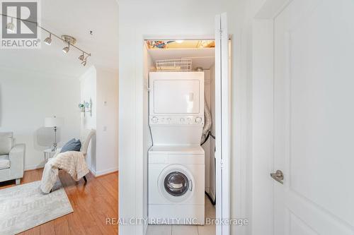 3406 - 4 Dayspring Circle, Brampton (Goreway Drive Corridor), ON - Indoor Photo Showing Laundry Room