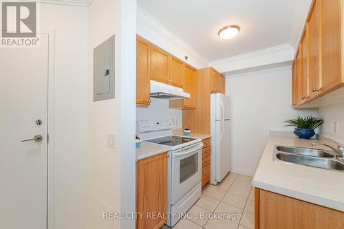 3406 - 4 Dayspring Circle, Brampton (Goreway Drive Corridor), ON - Indoor Photo Showing Kitchen With Double Sink