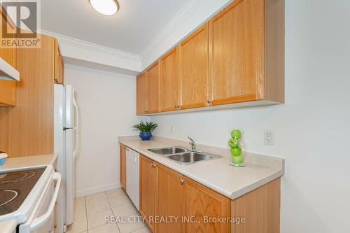 3406 - 4 Dayspring Circle, Brampton (Goreway Drive Corridor), ON - Indoor Photo Showing Kitchen With Double Sink