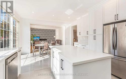 1 Pali Drive, Brampton (Vales Of Castlemore), ON - Indoor Photo Showing Kitchen With Upgraded Kitchen