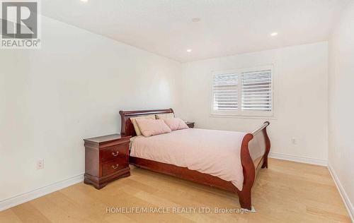 1 Pali Drive, Brampton (Vales Of Castlemore), ON - Indoor Photo Showing Bedroom