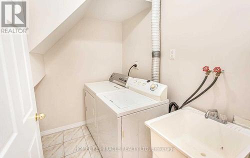 1 Pali Drive, Brampton (Vales Of Castlemore), ON - Indoor Photo Showing Laundry Room