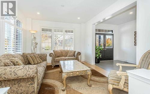 1 Pali Drive, Brampton (Vales Of Castlemore), ON - Indoor Photo Showing Living Room