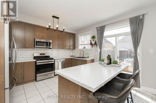 18 Jackson Drive, New Tecumseth, ON - Indoor Photo Showing Kitchen