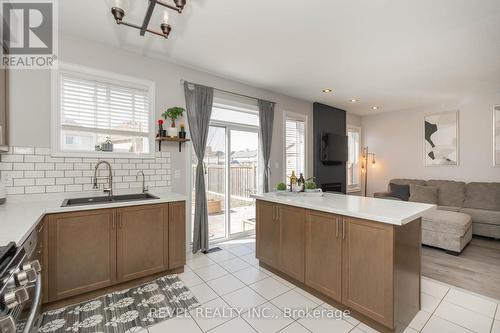 18 Jackson Drive, New Tecumseth, ON - Indoor Photo Showing Kitchen