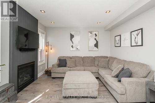 18 Jackson Drive, New Tecumseth, ON - Indoor Photo Showing Living Room With Fireplace