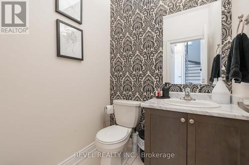 18 Jackson Drive, New Tecumseth, ON - Indoor Photo Showing Bathroom