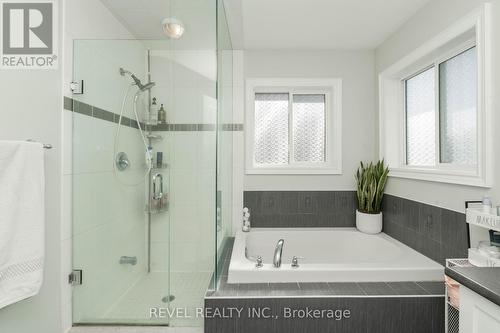 18 Jackson Drive, New Tecumseth, ON - Indoor Photo Showing Bathroom