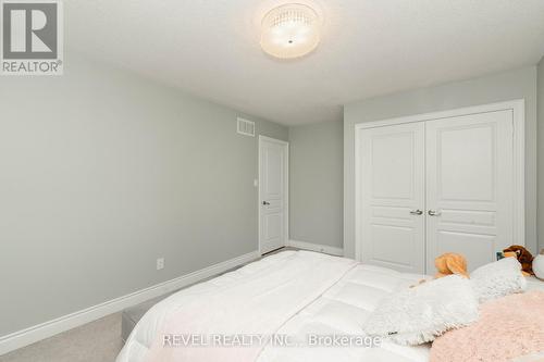 18 Jackson Drive, New Tecumseth, ON - Indoor Photo Showing Bedroom