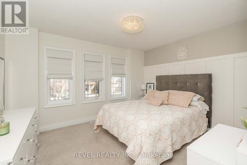 18 Jackson Drive, New Tecumseth, ON - Indoor Photo Showing Bedroom