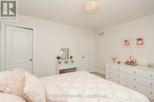 18 Jackson Drive, New Tecumseth, ON - Indoor Photo Showing Bedroom