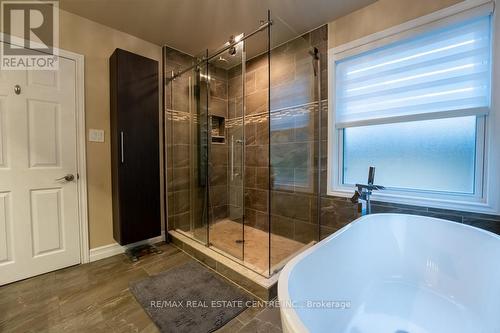 65 Kensington Street, Guelph (Waverley), ON - Indoor Photo Showing Bathroom