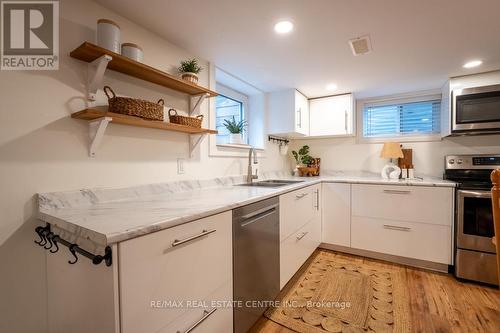 65 Kensington Street, Guelph (Waverley), ON - Indoor Photo Showing Kitchen