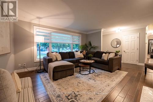 65 Kensington Street, Guelph (Waverley), ON - Indoor Photo Showing Living Room