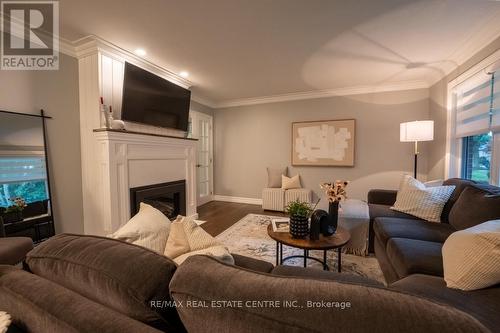 65 Kensington Street, Guelph (Waverley), ON - Indoor Photo Showing Living Room With Fireplace