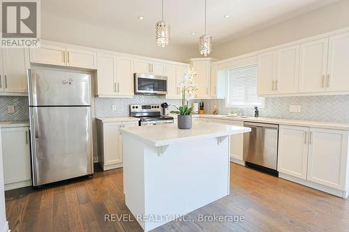 13 Cinnamon Street, Thorold, ON - Indoor Photo Showing Kitchen With Upgraded Kitchen