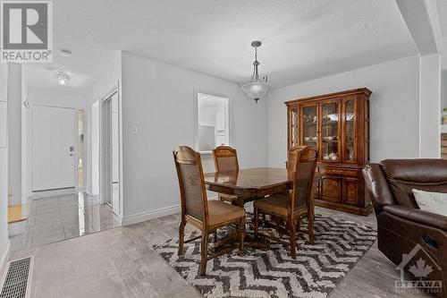 30 Carmichael Court, Ottawa, ON - Indoor Photo Showing Dining Room