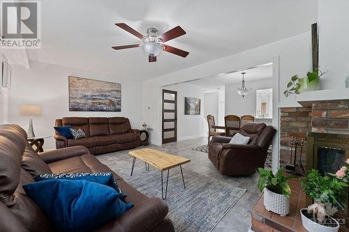 30 Carmichael Court, Ottawa, ON - Indoor Photo Showing Living Room