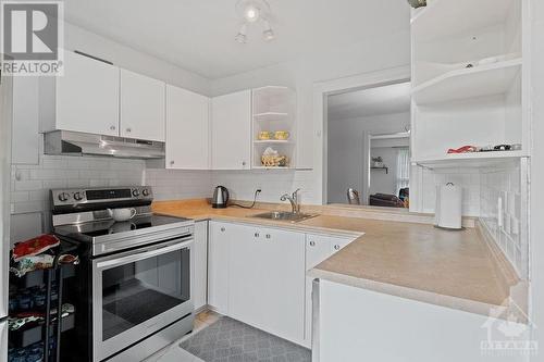 30 Carmichael Court, Ottawa, ON - Indoor Photo Showing Kitchen