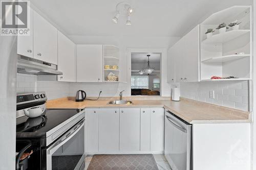 30 Carmichael Court, Ottawa, ON - Indoor Photo Showing Kitchen