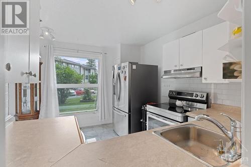 30 Carmichael Court, Ottawa, ON - Indoor Photo Showing Kitchen