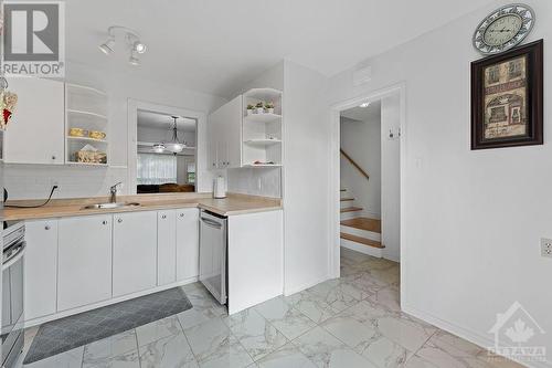 30 Carmichael Court, Ottawa, ON - Indoor Photo Showing Kitchen