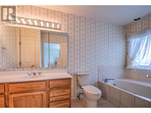 8109 Kalview Drive, Vernon, BC - Indoor Photo Showing Bathroom