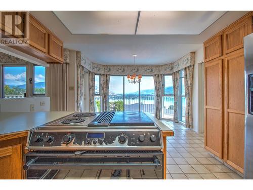 8109 Kalview Drive, Vernon, BC - Indoor Photo Showing Kitchen