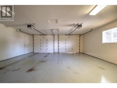 8109 Kalview Drive, Vernon, BC - Indoor Photo Showing Garage