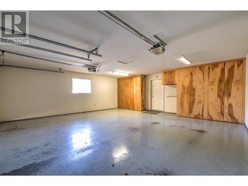 8109 Kalview Drive, Vernon, BC - Indoor Photo Showing Garage