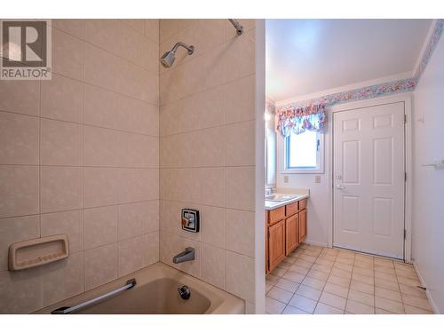 8109 Kalview Drive, Vernon, BC - Indoor Photo Showing Bathroom