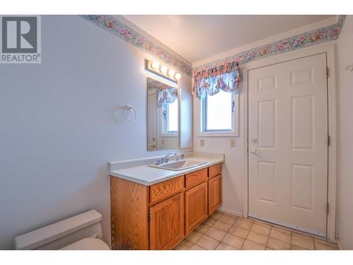 8109 Kalview Drive, Vernon, BC - Indoor Photo Showing Bathroom