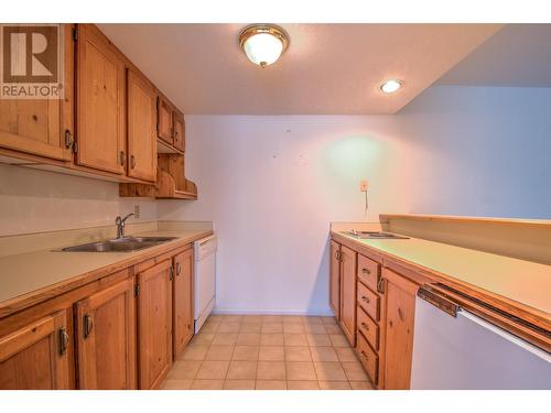 8109 Kalview Drive, Vernon, BC - Indoor Photo Showing Kitchen With Double Sink