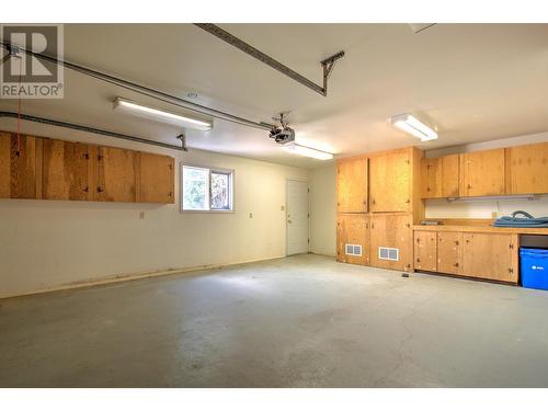 8109 Kalview Drive, Vernon, BC - Indoor Photo Showing Garage