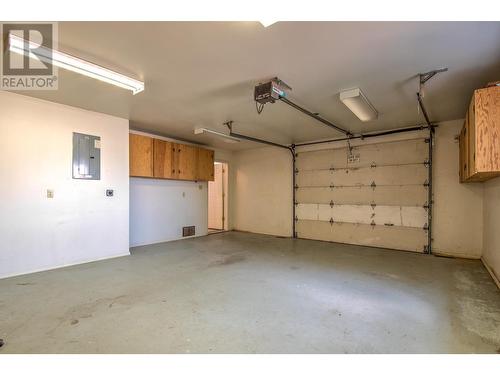 8109 Kalview Drive, Vernon, BC - Indoor Photo Showing Garage