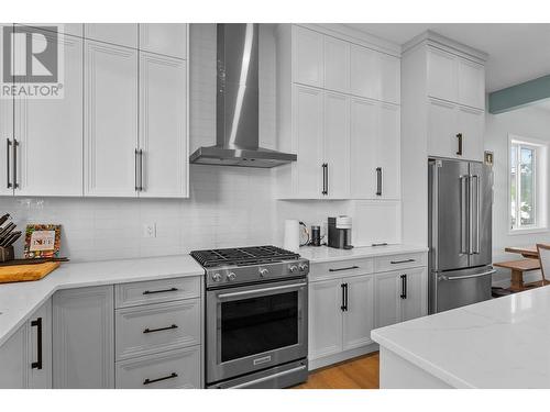 1846 Viewpoint Crescent, Kelowna, BC - Indoor Photo Showing Kitchen