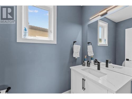 1846 Viewpoint Crescent, Kelowna, BC - Indoor Photo Showing Bathroom