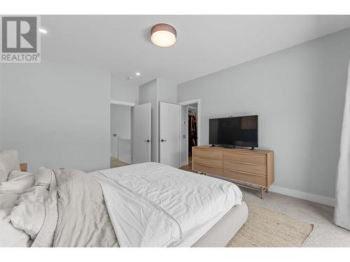 1846 Viewpoint Crescent, Kelowna, BC - Indoor Photo Showing Bedroom