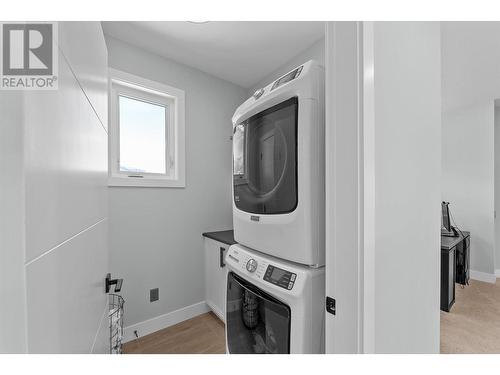 1846 Viewpoint Crescent, Kelowna, BC - Indoor Photo Showing Laundry Room